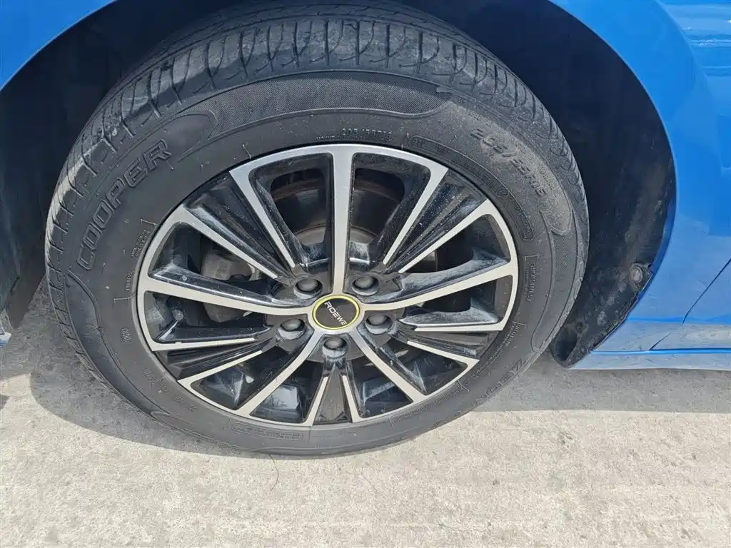 Roewe i5 2021 1.5L CVT Diamond Edition купить на сайте DeffCars