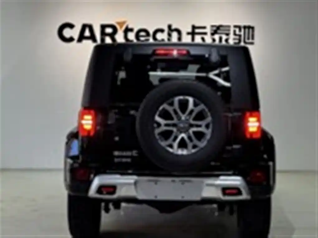 Beijing off-road BJ40 2023 2.0T automatic four-wheel drive city hunter version knight type купить на сайте DeffCars