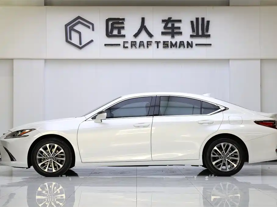 Lexus ES 2022 300h Excellence Edition купить на сайте DeffCars