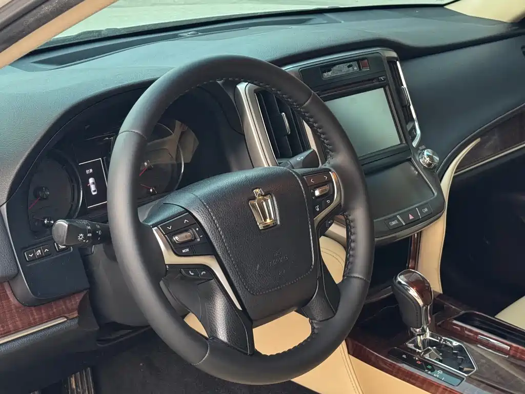 Crown 2015 2.5L Smart Edition купить на сайте DeffCars