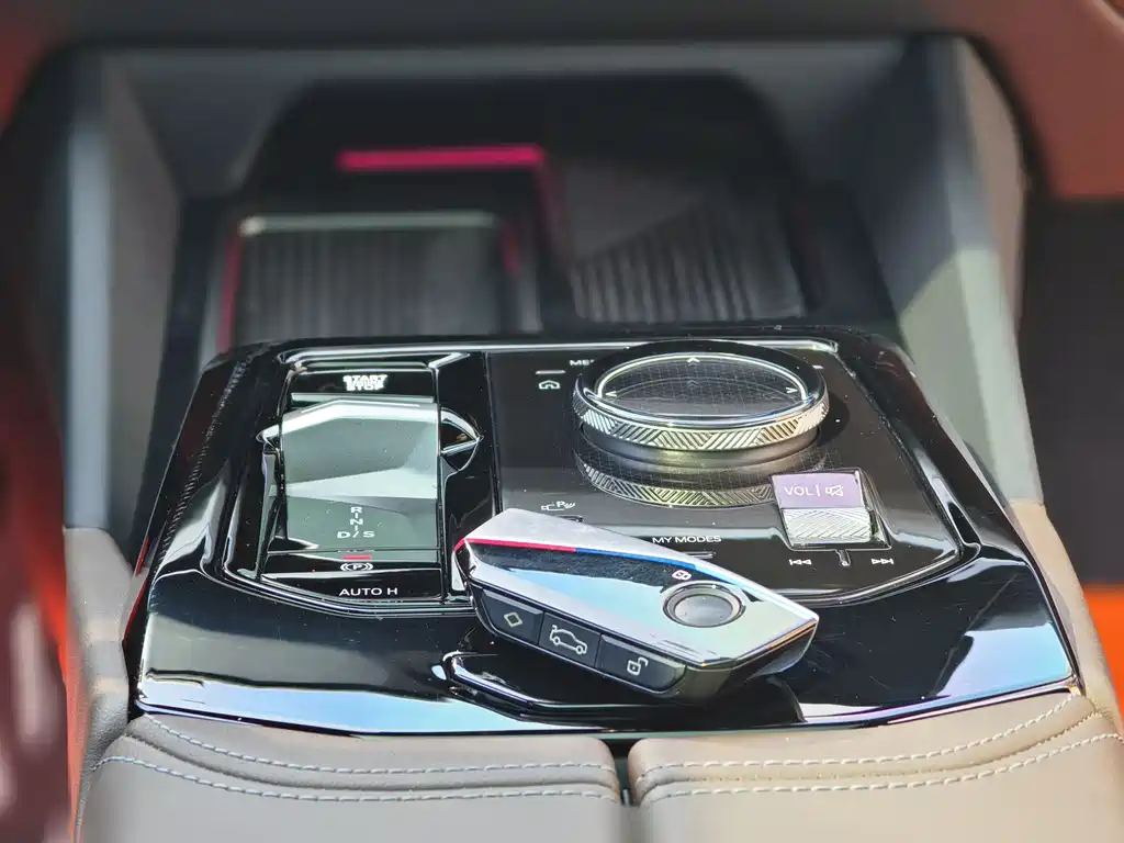 BMW 5 Series 2024 525Li M Sports Package купить на сайте DeffCars