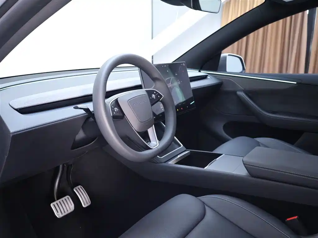 Model Y L 2025 long-range all-wheel drive version купить на сайте DeffCars