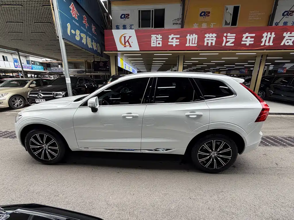 Volvo XC60 2021 T5 four-wheel drive Zhiyuan Deluxe Edition купить на сайте DeffCars