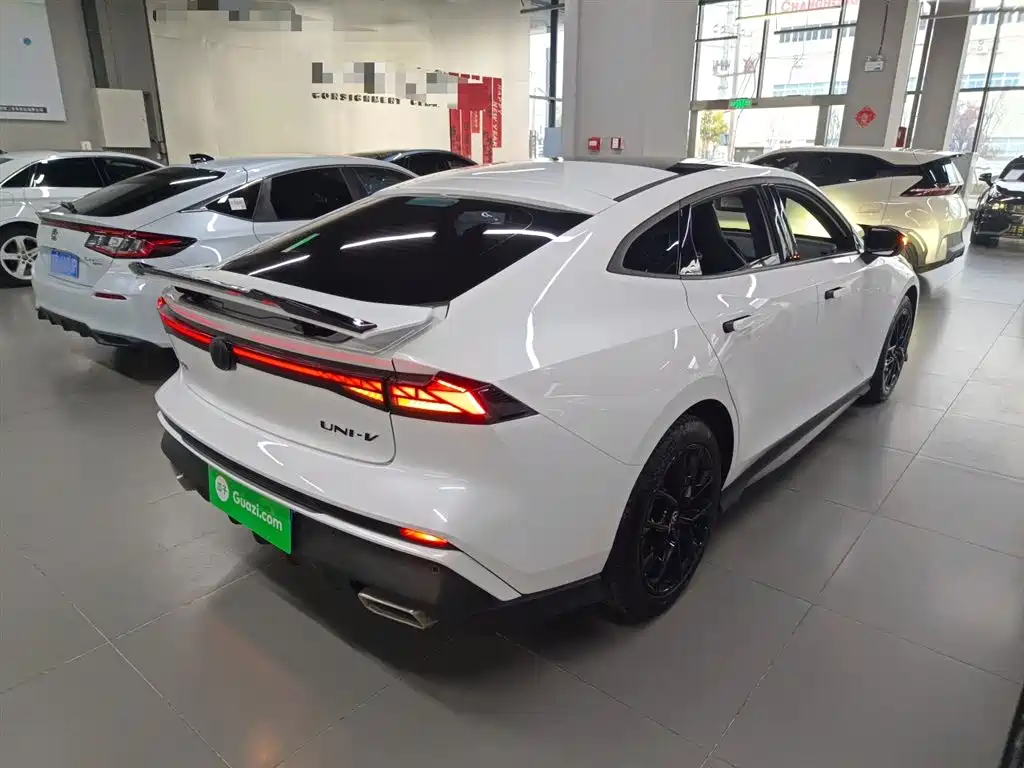 Changan UNI-V 2024 1.5T premium model купить на сайте DeffCars
