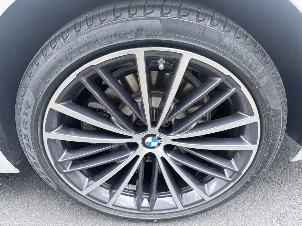 BMW 5 Series 2023 530Li Leading Luxury Package купить на сайте DeffCars