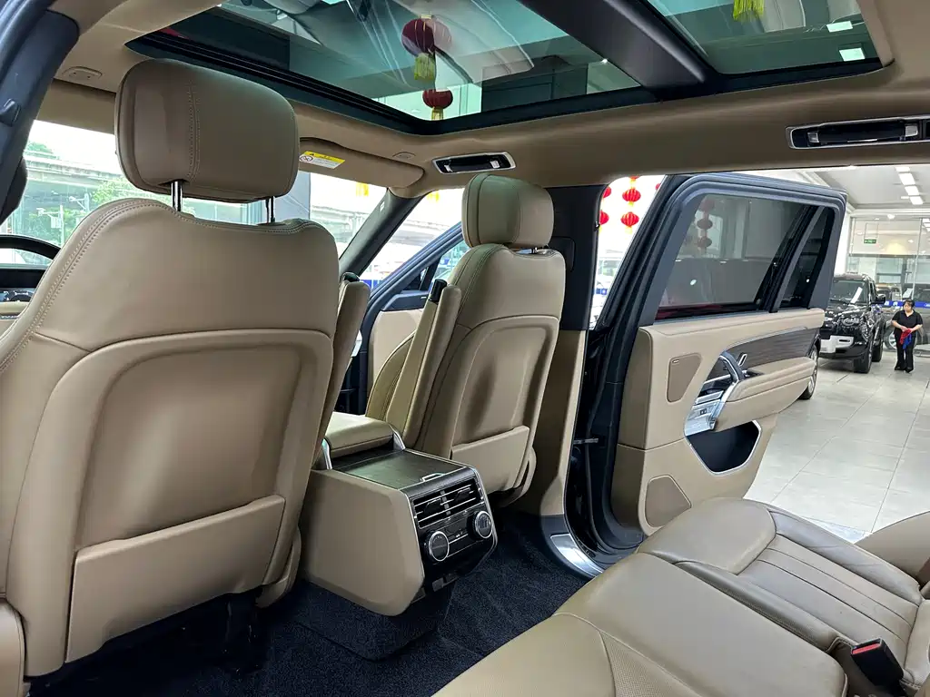 Range Rover 2025 3.0 L6 400PS Extended Edition купить на сайте DeffCars