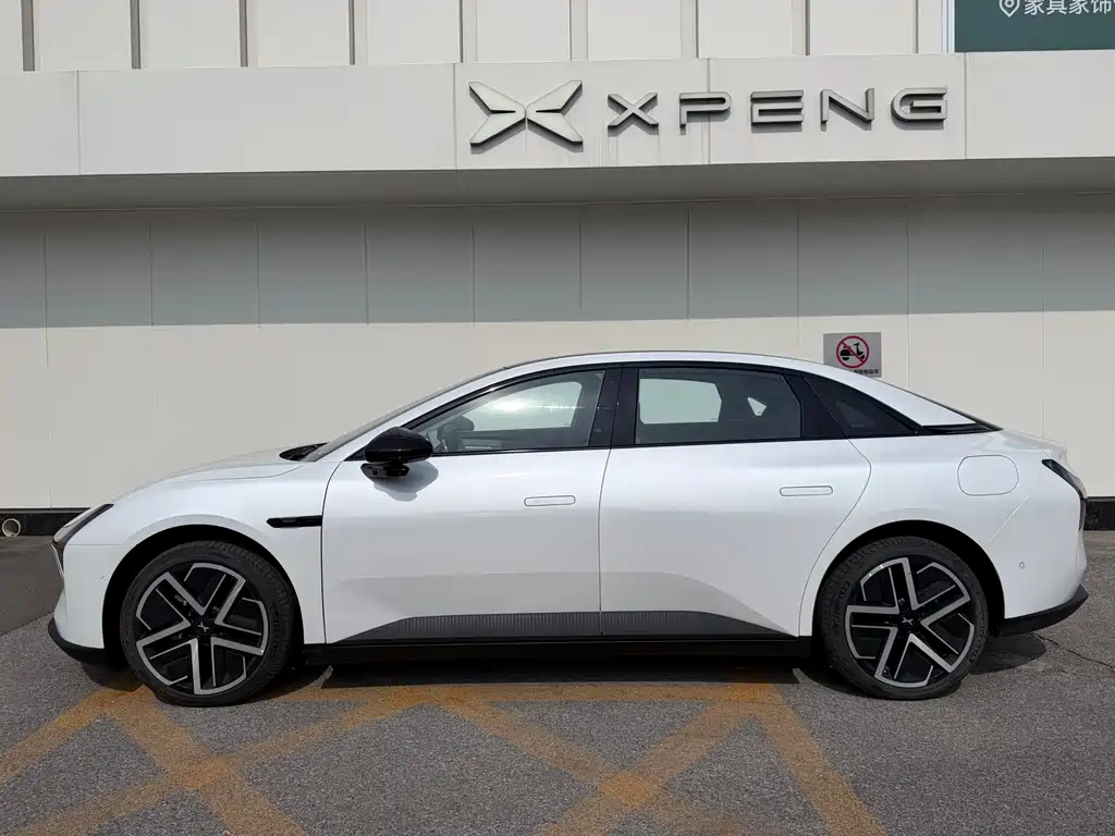 Xpeng MONA M03 2025 model 600 long battery life Max купить на сайте DeffCars