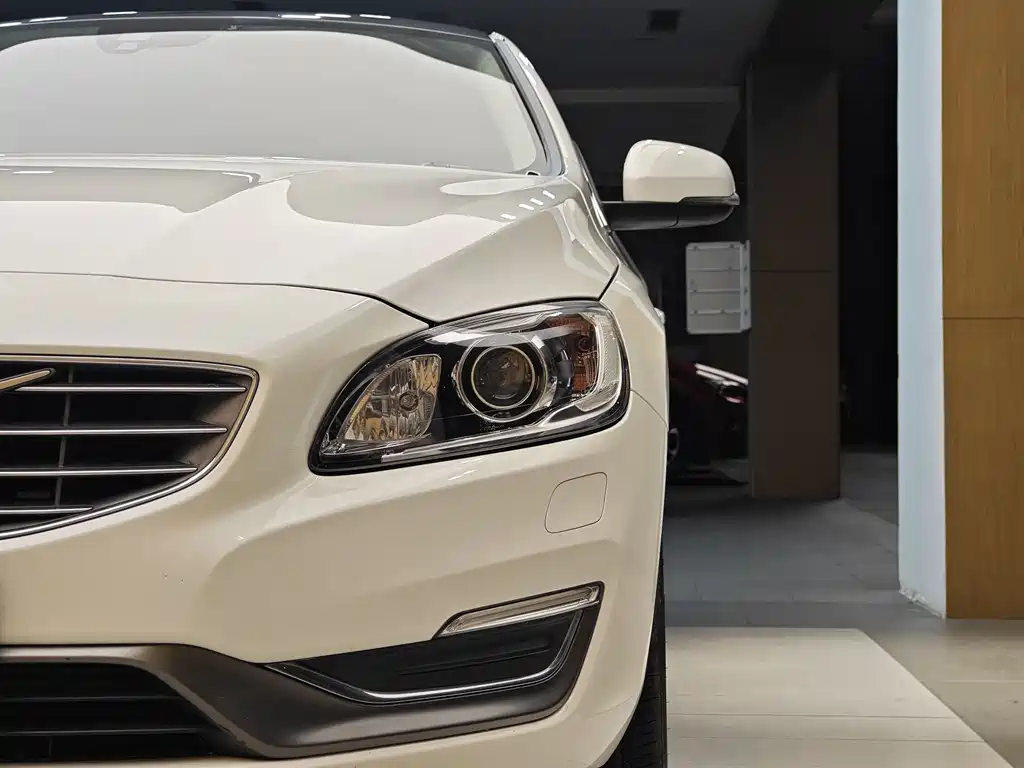 Volvo S60 2018 S60L T3 Smart Edition купить на сайте DeffCars
