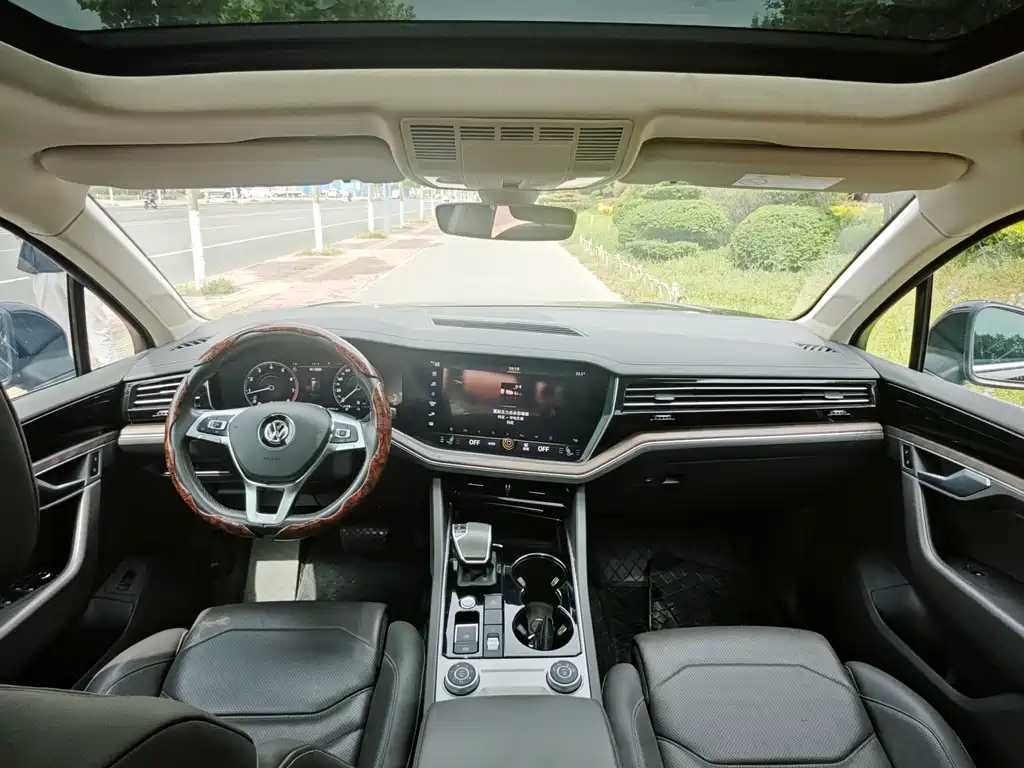 Touareg 2019 2.0TSI Pilot Edition National VI купить на сайте DeffCars