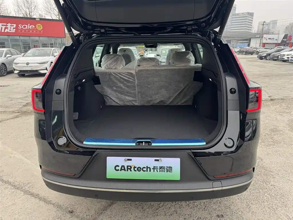 Volvo XC70 plug-in hybrid 2026 model 2WD long range Core купить на сайте DeffCars
