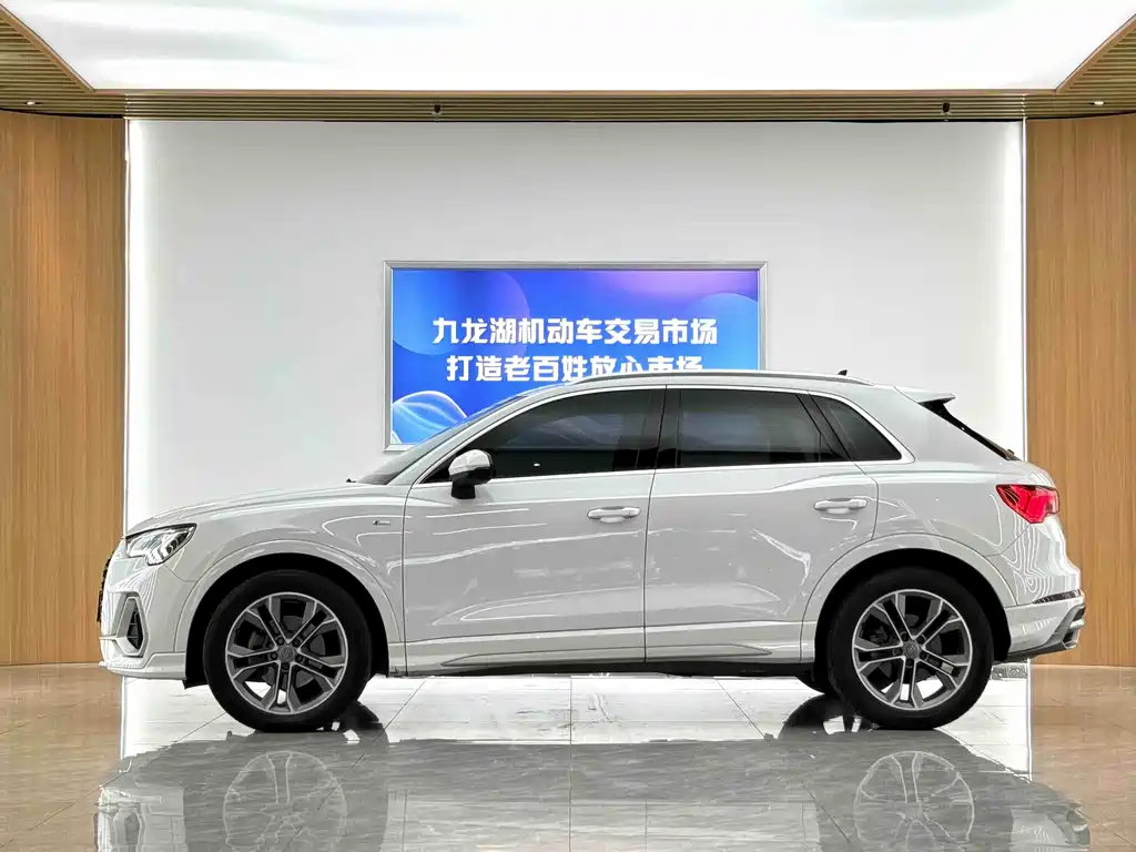 Audi Q3 2020 40 TFSI Fashionable and Dynamic купить на сайте DeffCars