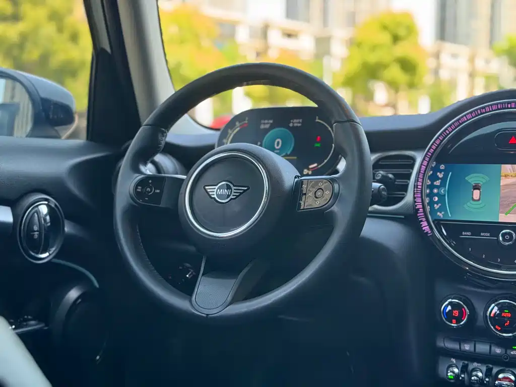 MINI 2023 1.5T COOPER Artist Five-Door Edition купить на сайте DeffCars