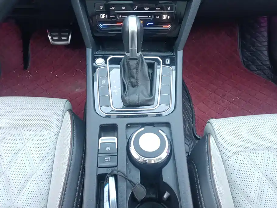 MAGOTAN 2023 2 million commemorative edition 330TSI DSG luxury model купить на сайте DeffCars