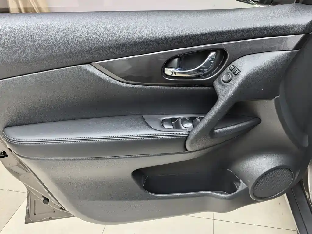 X-Trail 2017 2.0L CVT Comfort Edition 2WD купить на сайте DeffCars