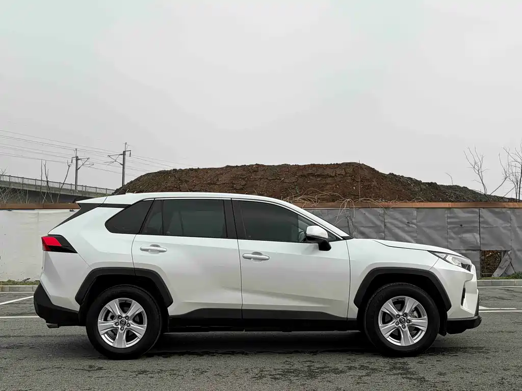 RAV4 Rongfang 2023 2.0L CVT two-wheel drive urban version купить на сайте DeffCars