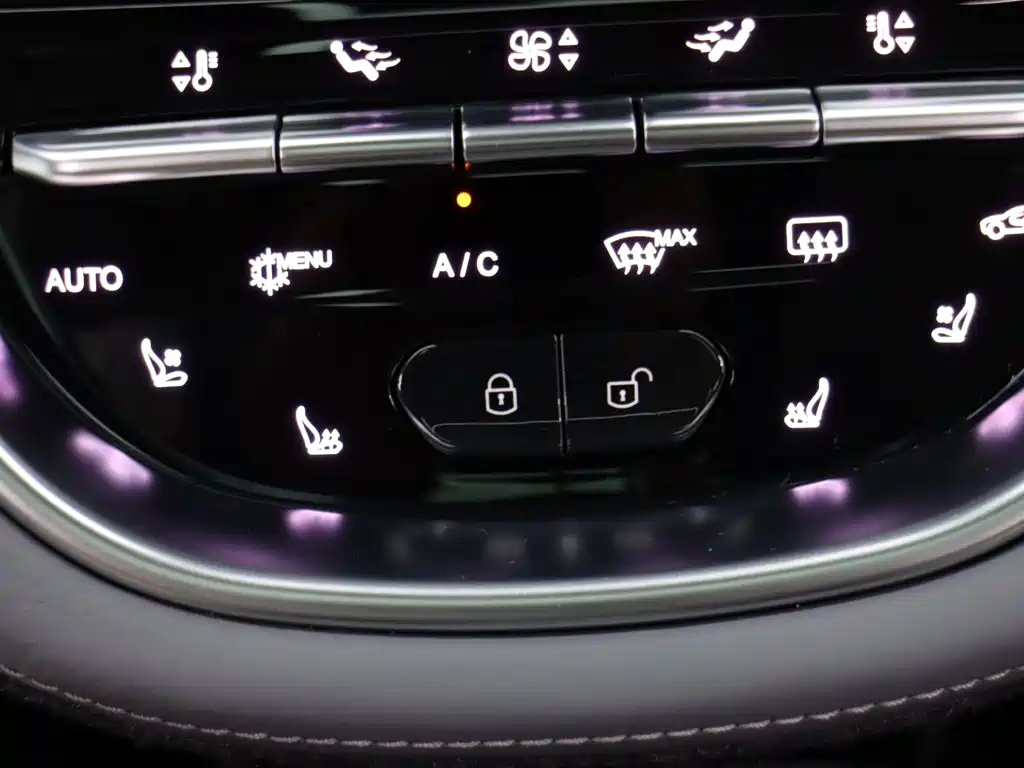 Aston Martin DBX 2021 4.0T V8 Return to Nature купить на сайте DeffCars