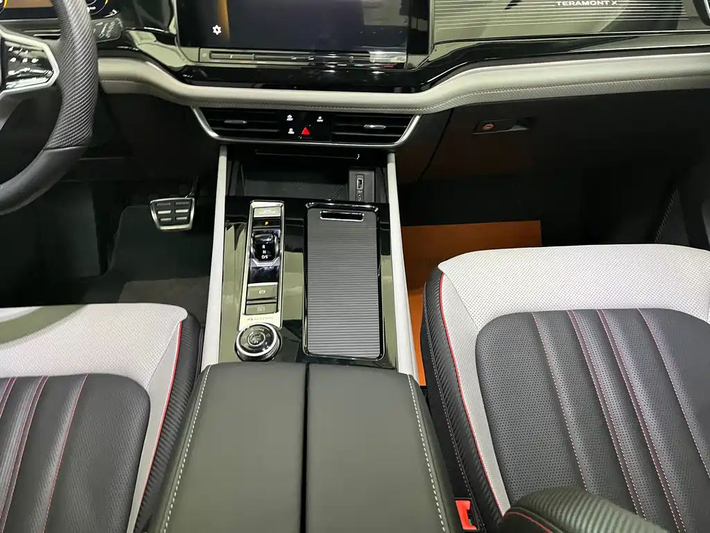 Touron 2024 Touron X 380TSI four-wheel drive luxury version купить на сайте DeffCars