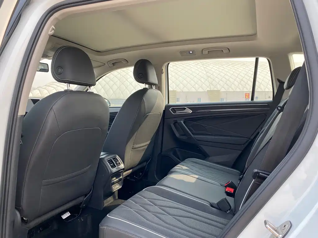 Tiguan L 2023 280TSI automatic two-wheel drive Chaochuang limited edition купить на сайте DeffCars