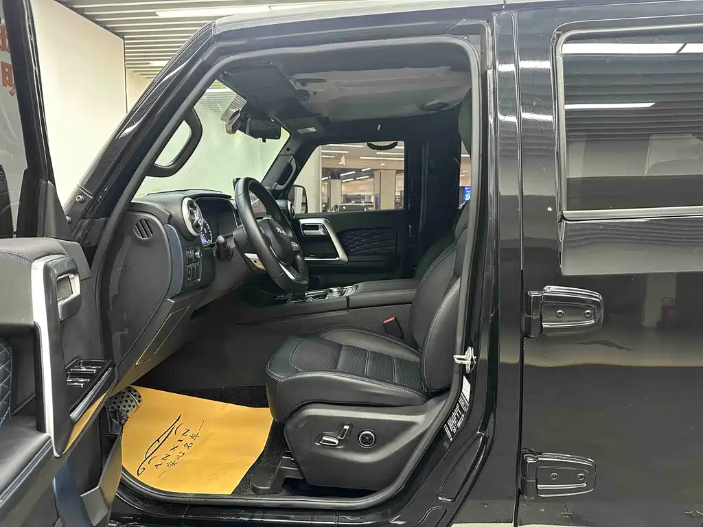 Beijing off-road BJ40 2020 2.0T automatic four-wheel drive city hunter version knight type купить на сайте DeffCars