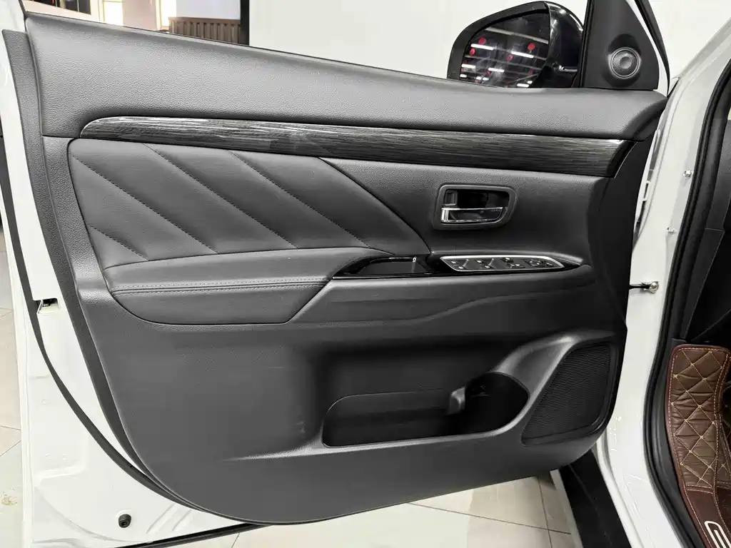 Outlander 2019 2.0L 2WD Enjoyable Edition 5 seats National V купить на сайте DeffCars