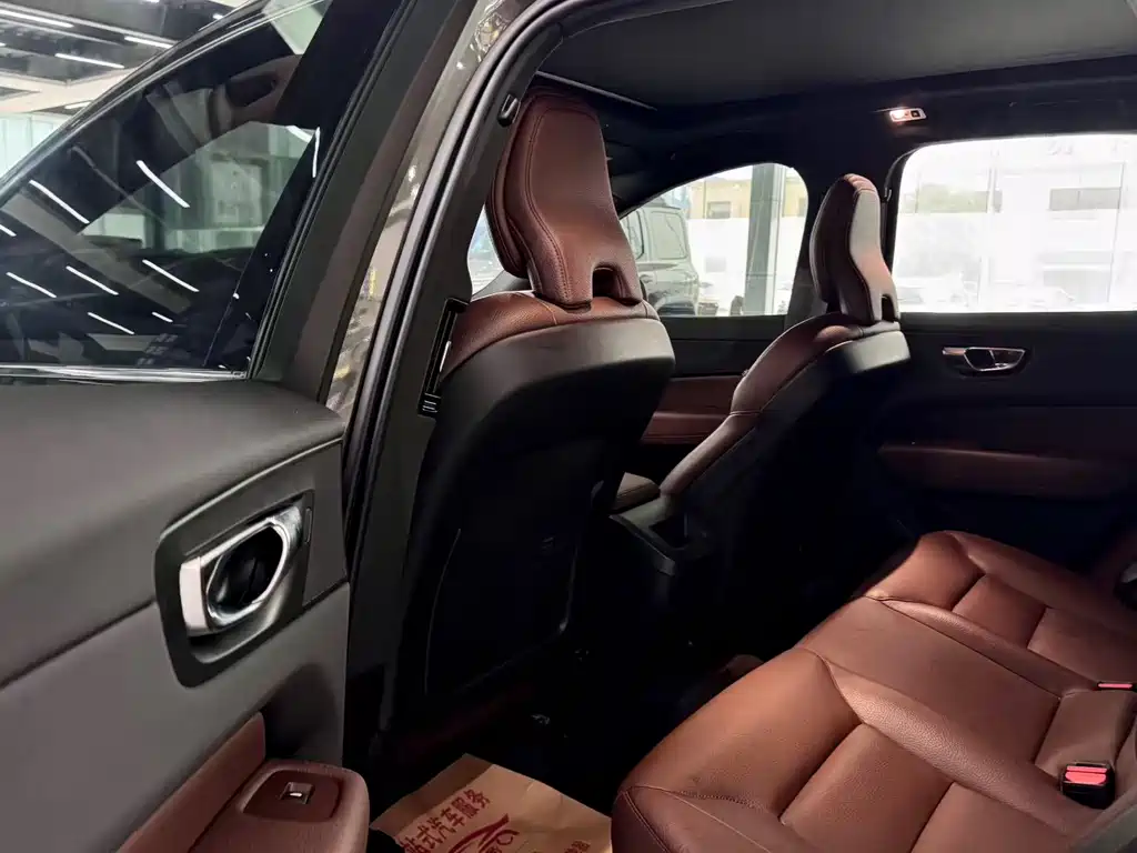 Volvo XC60 2021 T5 four-wheel drive Zhiyi Luxury Edition купить на сайте DeffCars