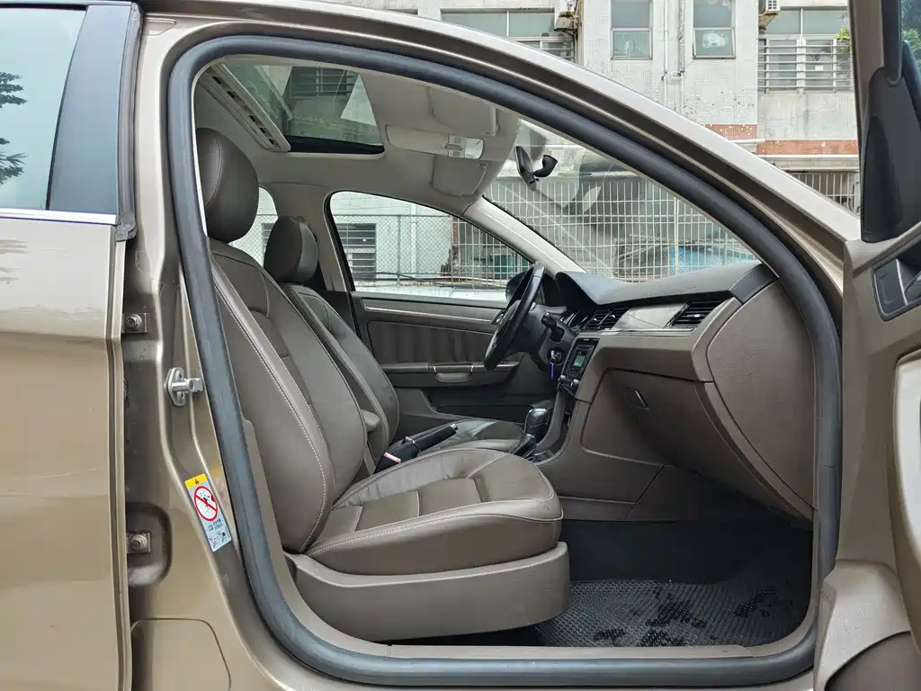 Bora 2013 1.4T automatic comfort model купить на сайте DeffCars