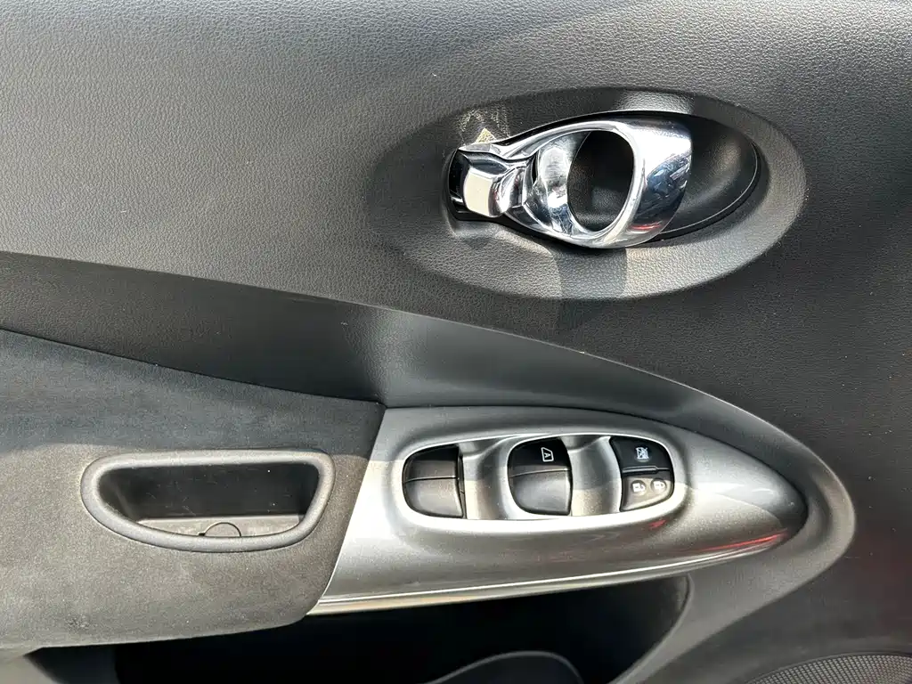 Infiniti ESQ 2014 1.6L Straightforward Edition купить на сайте DeffCars