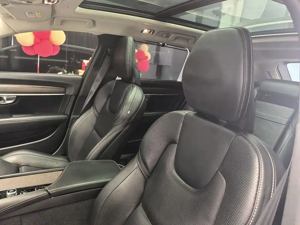 Volvo V90 2019 Cross Country T5 AWD Zhizun Edition National V купить на сайте DeffCars