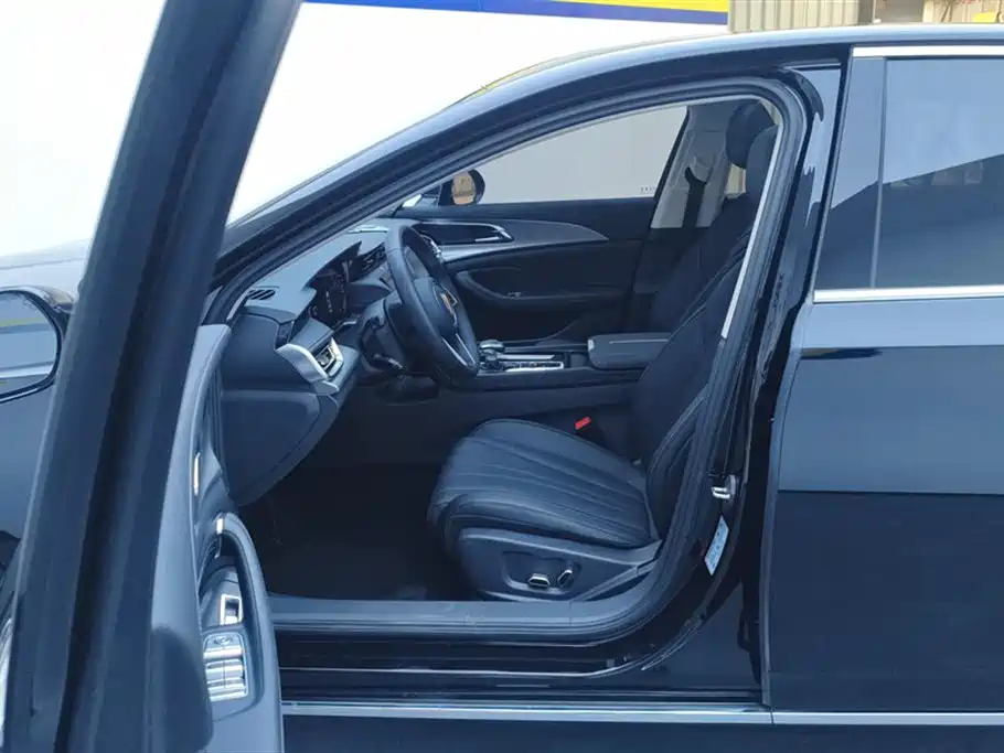 Hongqi H5 2024 1.5T DCT Zhilian Qiyun Edition купить на сайте DeffCars