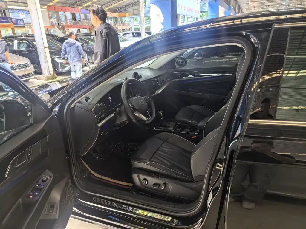 Passat 2023 330TSI Deluxe Edition купить на сайте DeffCars