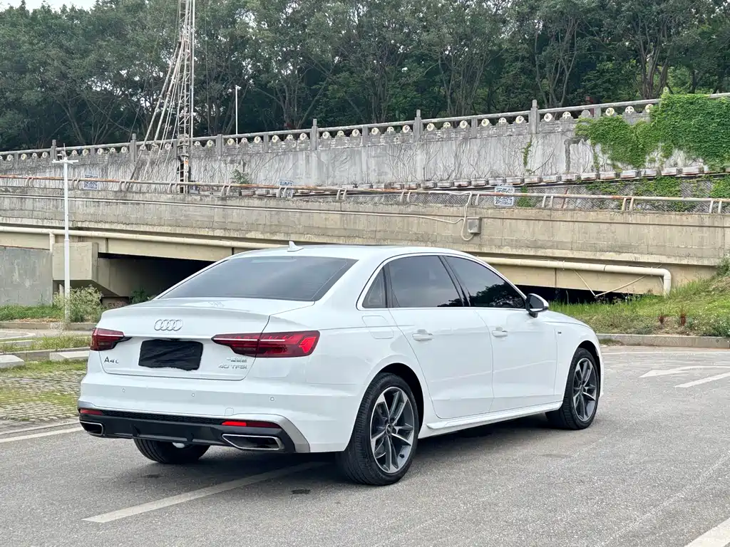 Audi A4L 2022 40 TFSI Fashionable and Dynamic купить на сайте DeffCars