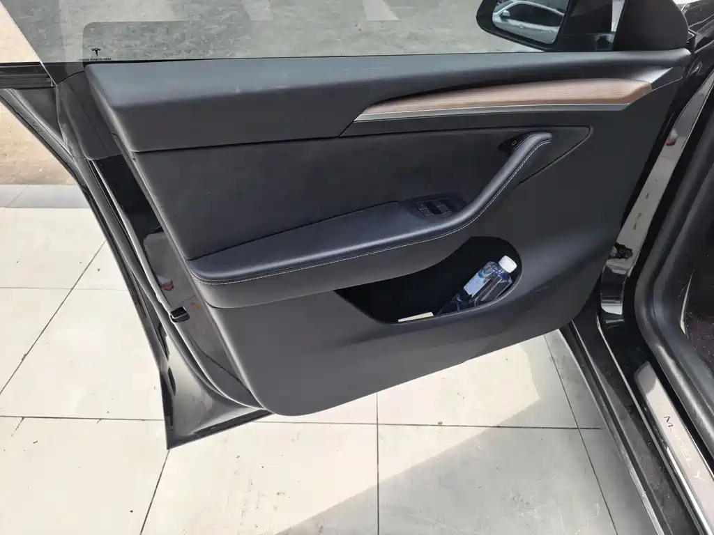 Model Y 2021 standard range rear-wheel drive version купить на сайте DeffCars