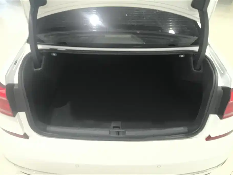 Passat 2016 330TSI DSG Royal Edition купить на сайте DeffCars