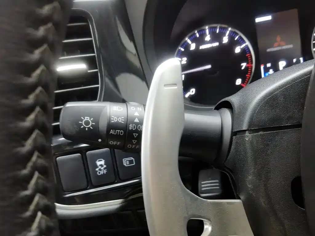 Outlander 2019 2.4L four-wheel drive exclusive version, 5 seats, National VI купить на сайте DeffCars