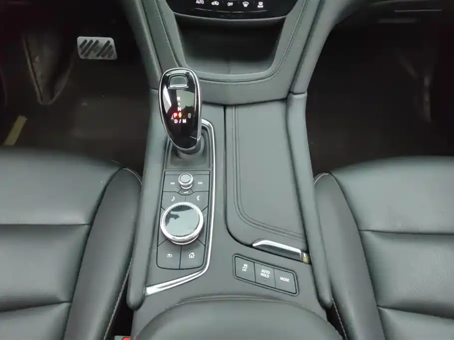 Cadillac XT5 2023 2.0T two-wheel drive fashion model купить на сайте DeffCars