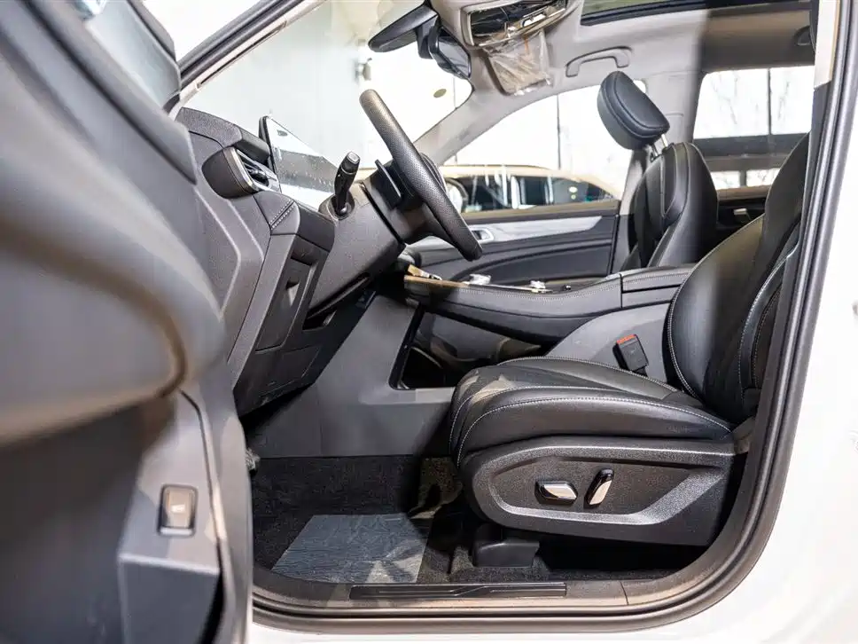 Lingyu 2023 EcoBoost 225 platinum collar type 7 seats (2/2/3) купить на сайте DeffCars