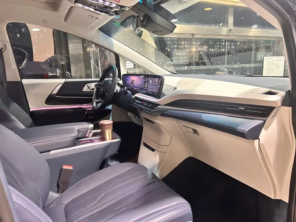 Century 2025 2.0T four-seater private version купить на сайте DeffCars
