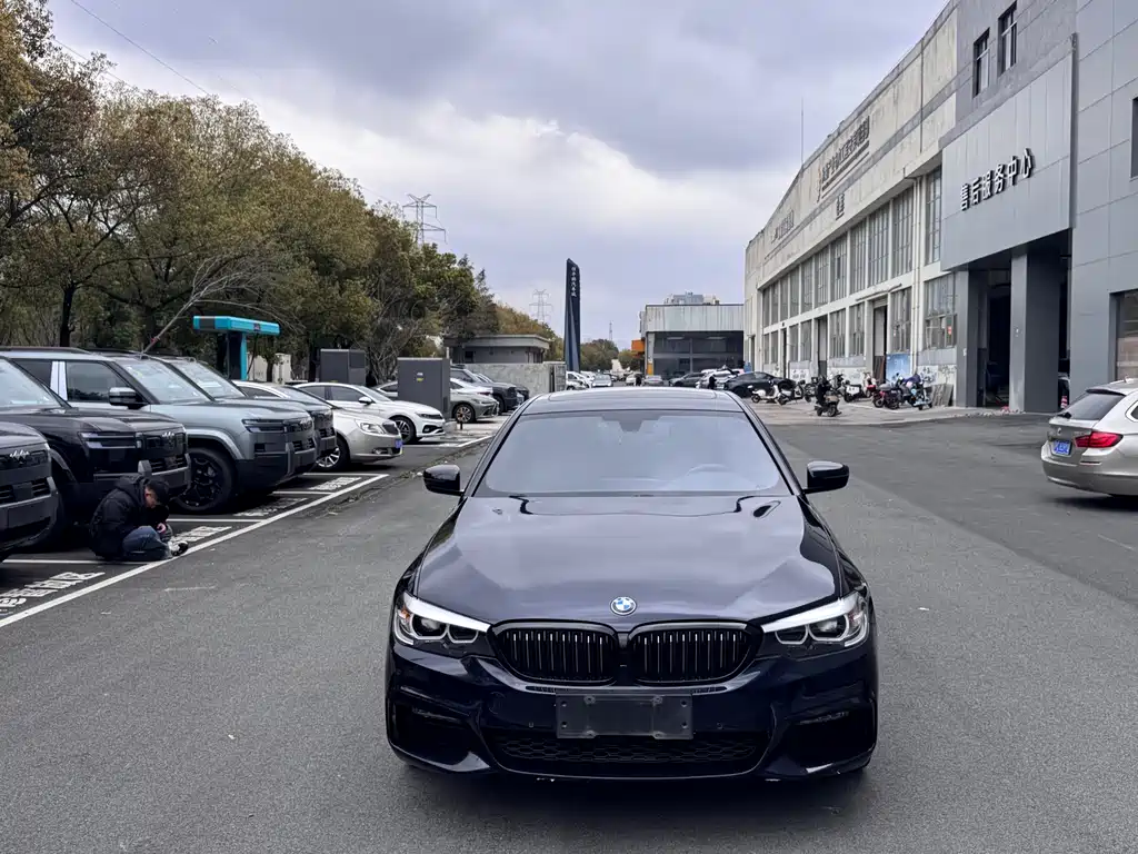 BMW 5 Series 2018 525Li Luxury Package купить на сайте DeffCars