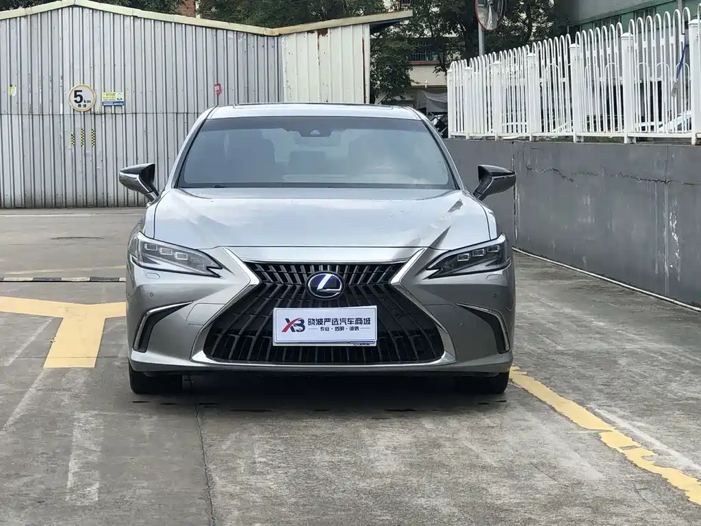 Lexus ES 2021 300h Premium Edition купить на сайте DeffCars