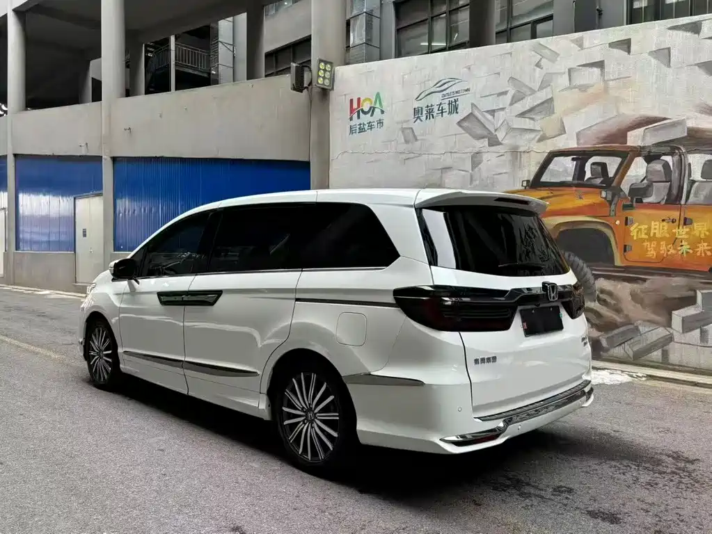 Alison 2022 2.0L e:HEV Deluxe Edition купить на сайте DeffCars