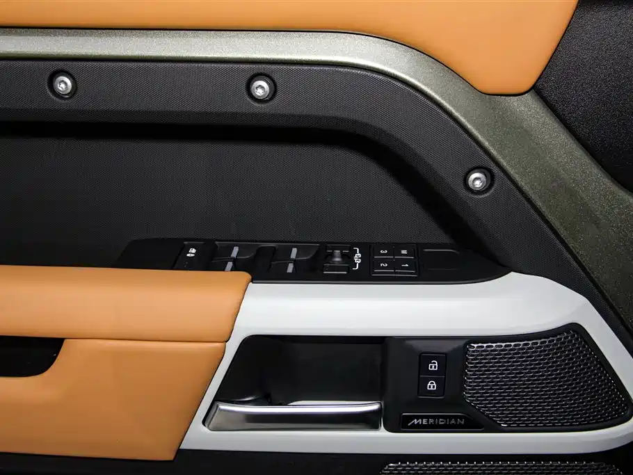 Land Rover Defender 2023 facelift 110 3.0T P400 Dark Special Edition купить на сайте DeffCars