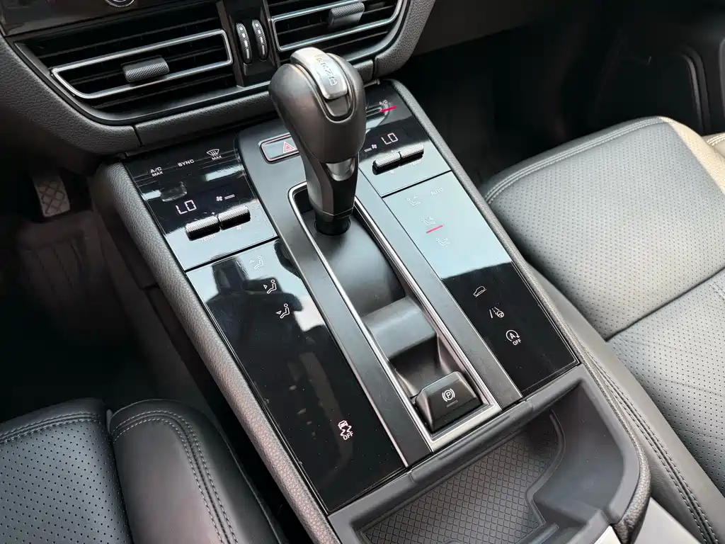 Macan 2024 Macan 2.0T купить на сайте DeffCars