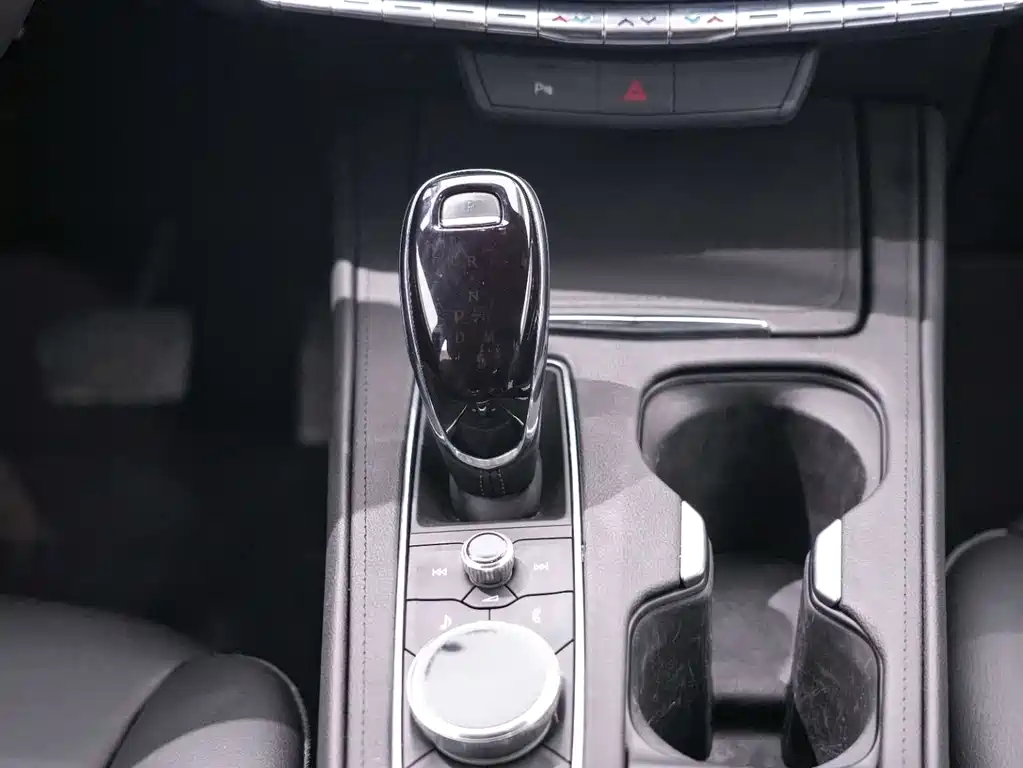 Cadillac XT4 2022 28T two-wheel drive fashion model купить на сайте DeffCars