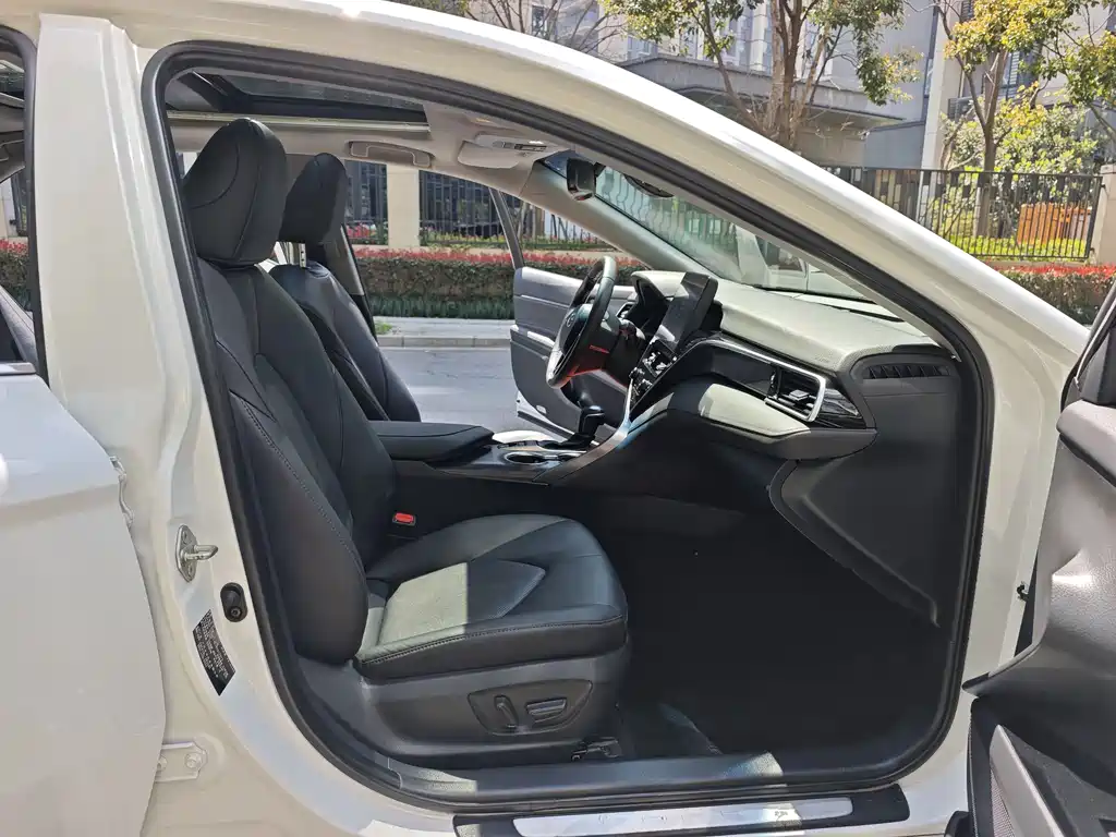 Camry 2021 2.5G Deluxe Edition купить на сайте DeffCars