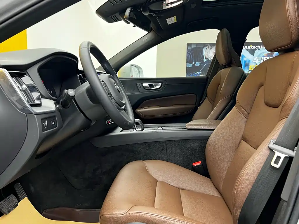 Volvo XC60 2022 B5 four-wheel drive Zhiyi Luxury Edition купить на сайте DeffCars