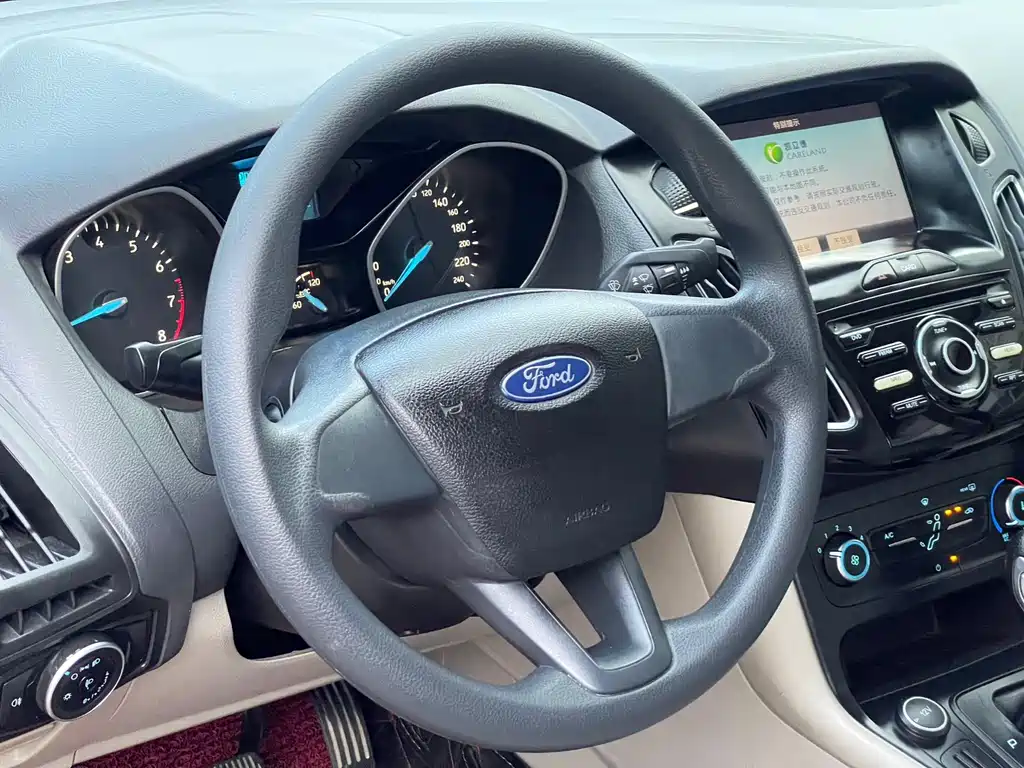 Focus 2018 sedan classic 1.6L automatic comfort smart mobility version купить на сайте DeffCars