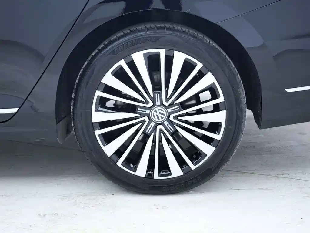 Passat 2019 330TSI Deluxe Edition National VI купить на сайте DeffCars