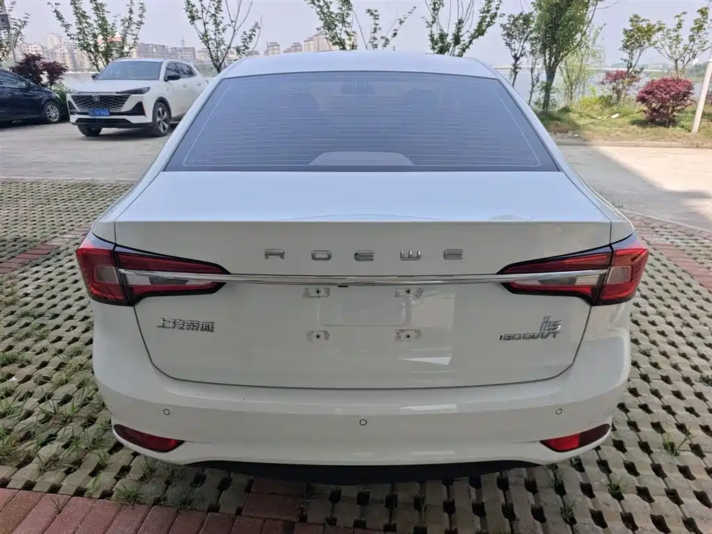 Roewe i5 2020 1.5L manual 4G Internet leading version купить на сайте DeffCars