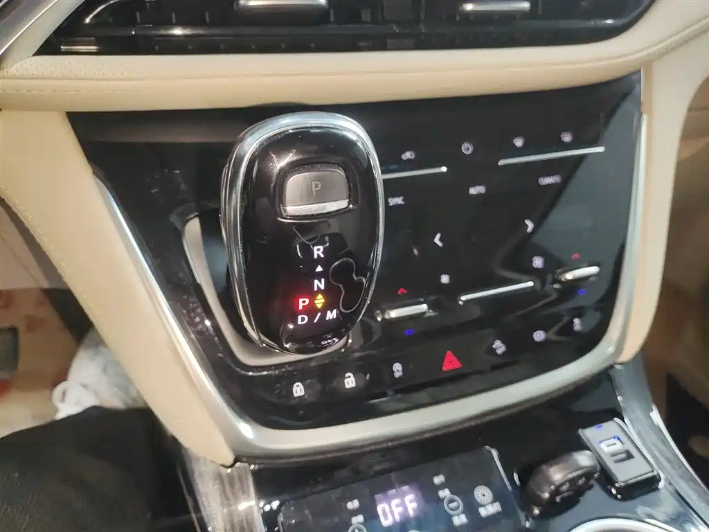 Buick GL8 2023 ES Lu Zun flagship model купить на сайте DeffCars