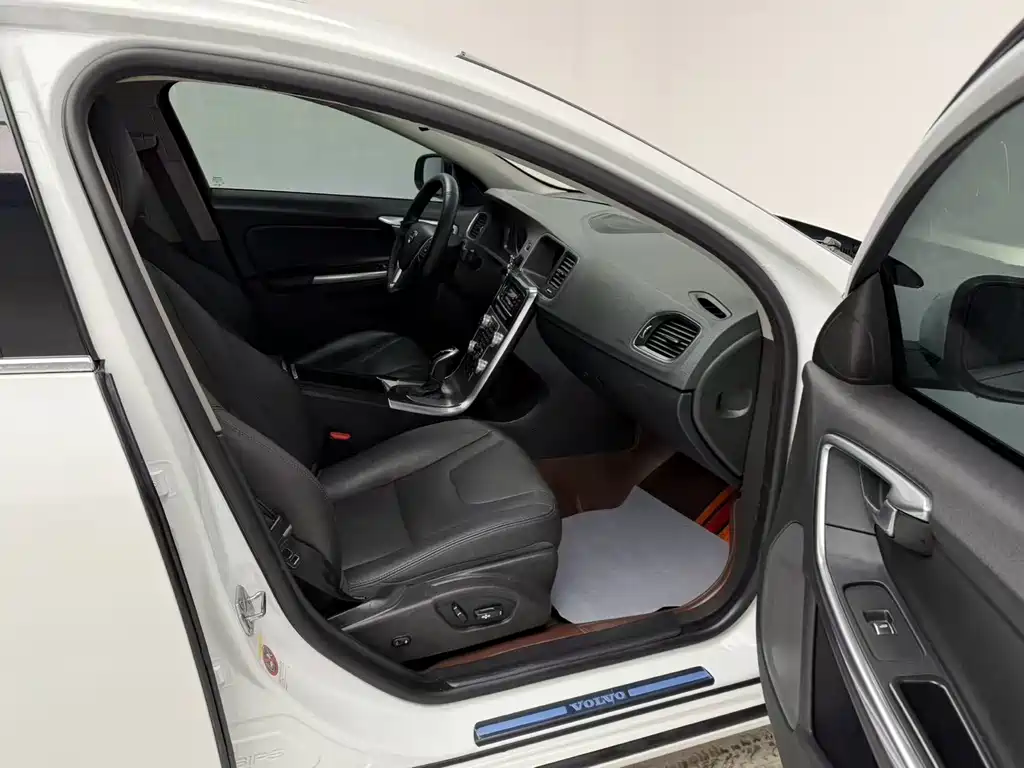 Volvo S60 2019 S60L T3 Smart Edition купить на сайте DeffCars